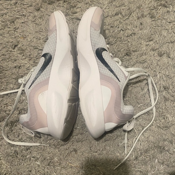 Nike shoes - Picture 3 of 6